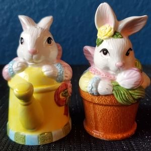 Collectible Bunny Rabbit Salt And Pepper Shakers